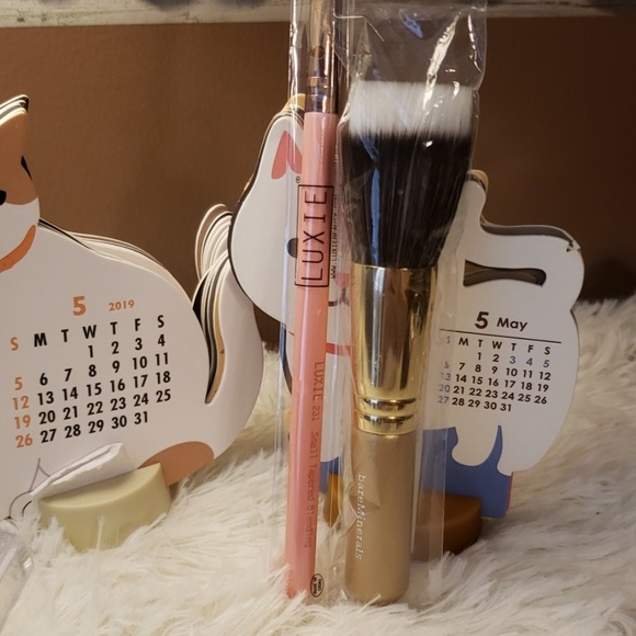 luxie & bareminerals Other - Luxie and bare minerals brush and makeup bag